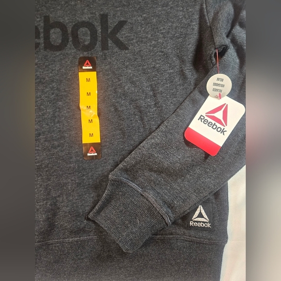 NWT Reebok Womens Gray Crewneck Long Sleeve Insignia Sweatshirt Size Medium - Picture 2 of 10